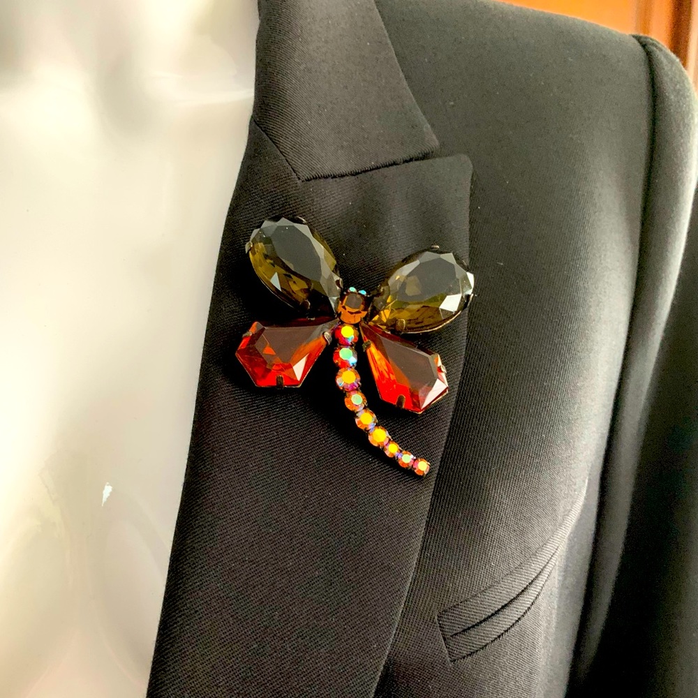 Beatiful crystal glass butterfly brooch pin back